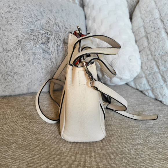 Marc Jacobs Pebbled Leather The Tag Crossbody Bag Off White Magnetic Closure - Picture 4 of 15